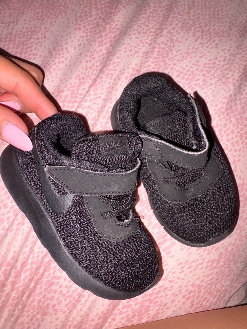 Nike Kids Black Mesh Hook-and-Loop Sneakers